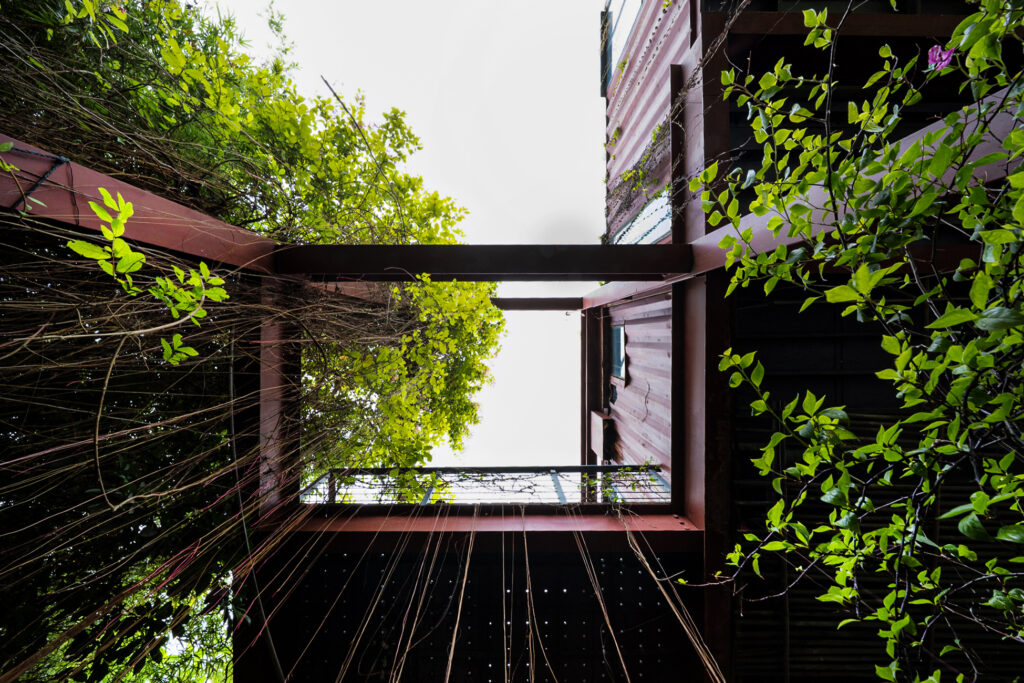 Rustic Retreat – Escape Den